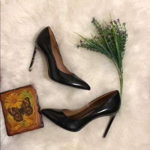 Black Pumps